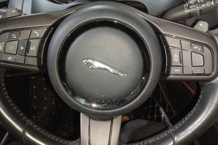 Used Jaguar F-TYPE 2016 3.0 SC Hardtop Version Steering Wheel