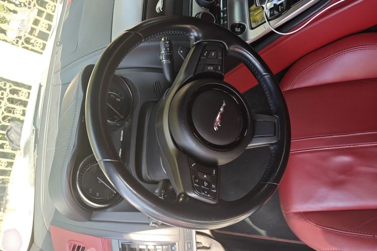Used Jaguar F-TYPE 2016 3.0 SC Hardtop Version Steering Wheel