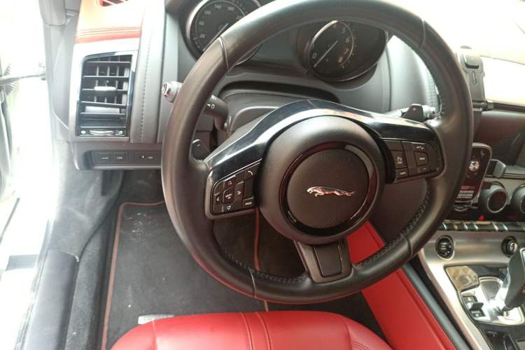 Used Jaguar F-TYPE 2016 3.0 SC Hardtop Version Steering Wheel