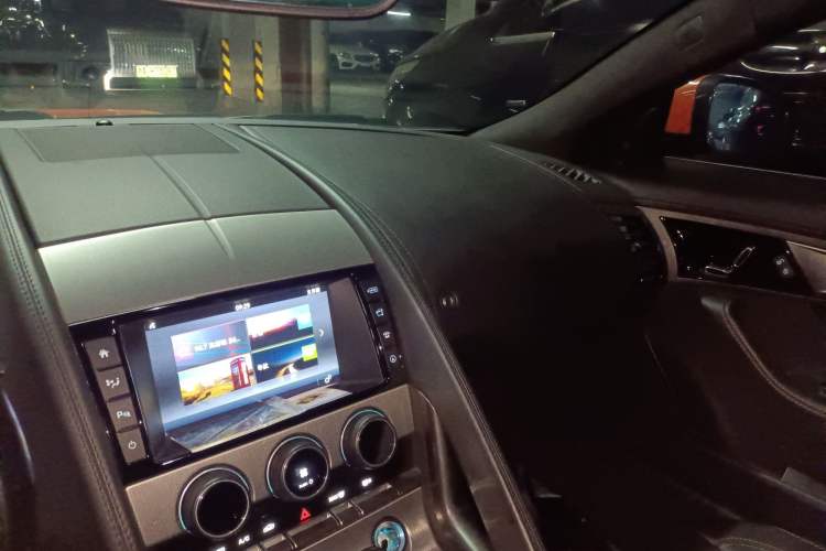Used Jaguar F-TYPE 2016 3.0 SC Hardtop Version Audio And AC Panel