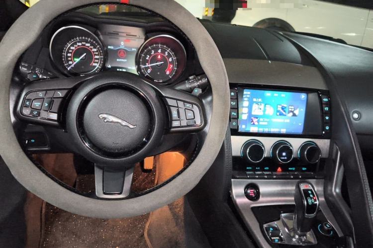 Used Jaguar F-TYPE 2016 3.0 SC Hardtop Version Center Console