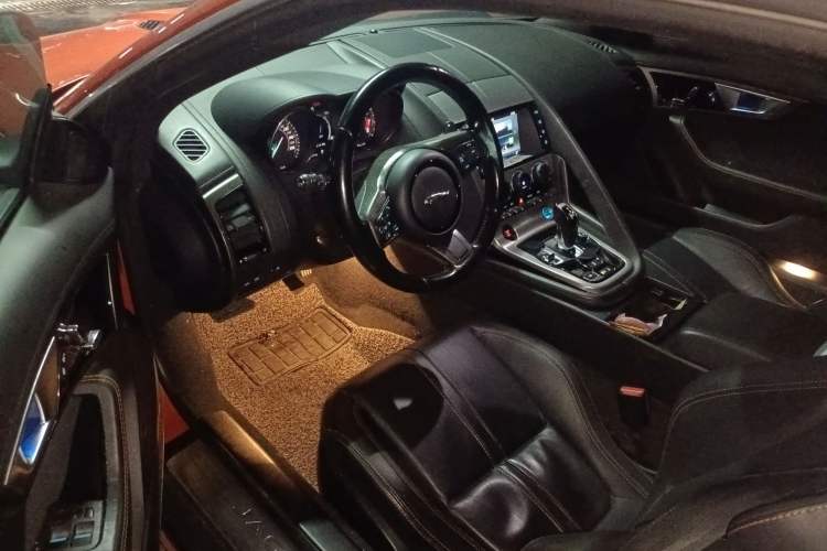 Used Jaguar F-TYPE 2016 3.0 SC Hardtop Version Driver Seat
