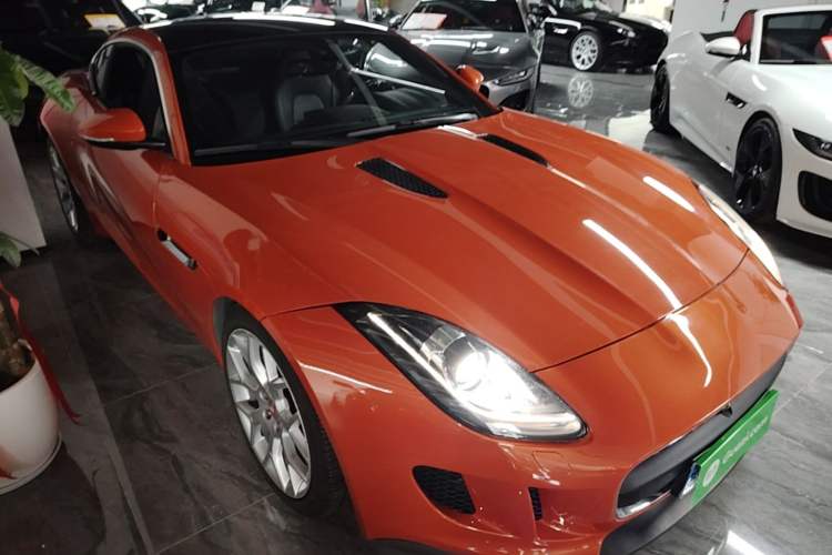 Used Jaguar F-TYPE 2016 3.0 SC Hardtop Version Front Right 45 Deg