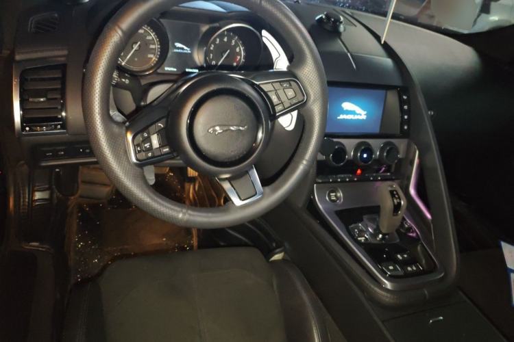 Used Jaguar F-TYPE 2018 3.0 SC Hardtop Version Center Console