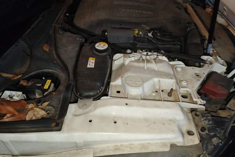 Used Jaguar F-TYPE 2018 3.0 SC Hardtop Version Engine Bay Left