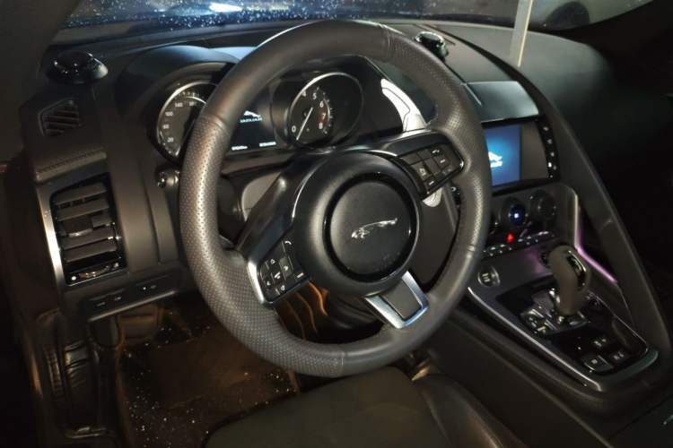 Used Jaguar F-TYPE 2018 3.0 SC Hardtop Version Steering Wheel