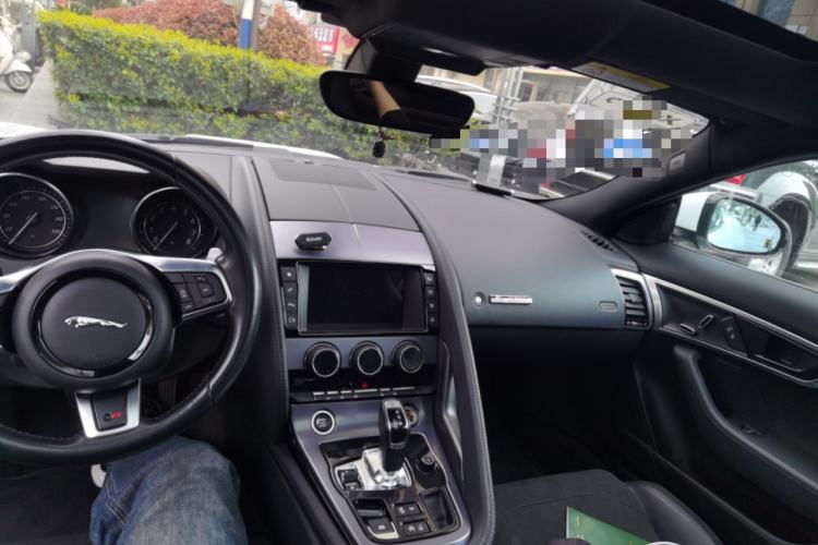 Used Jaguar F-TYPE 2018 3.0 SC Hardtop Version Center Console