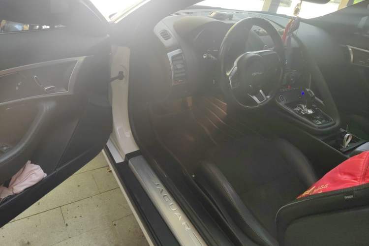 Used Jaguar F-TYPE 2018 3.0 SC Hardtop Version Driver Seat