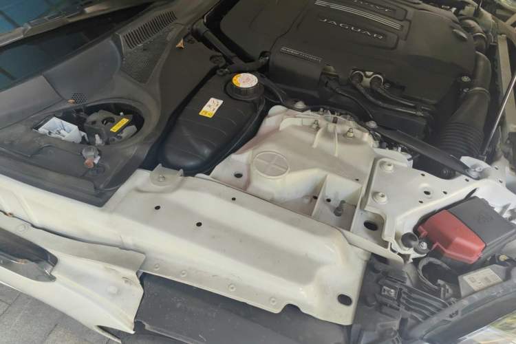 Used Jaguar F-TYPE 2018 3.0 SC Hardtop Version Engine Bay Right