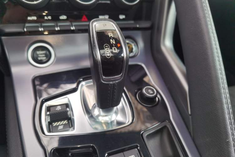 Used Jaguar F-TYPE 2018 3.0 SC Hardtop Version Gear Lever