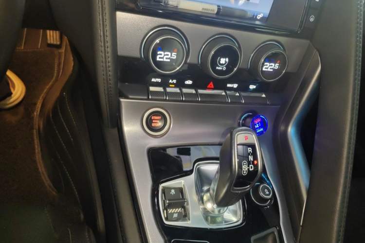 Used Jaguar F-TYPE 2018 3.0 SC Hardtop Version Gear Lever