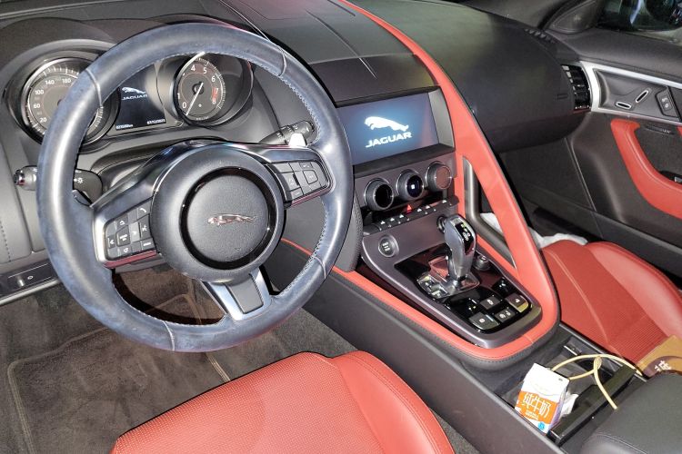 Used Jaguar F-TYPE 2019 3.0 SC Convertible Edition Center Console