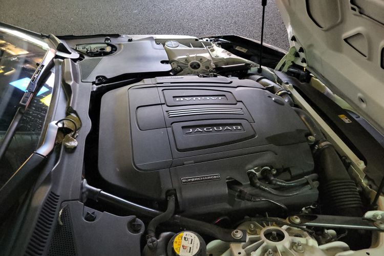 Used Jaguar F-TYPE 2019 3.0 SC Convertible Edition Engine Bay Right