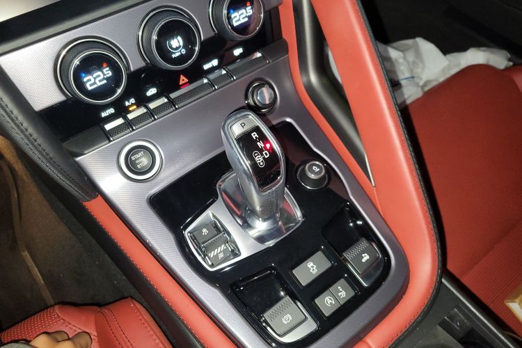 Used Jaguar F-TYPE 2019 3.0 SC Convertible Edition Gear Lever