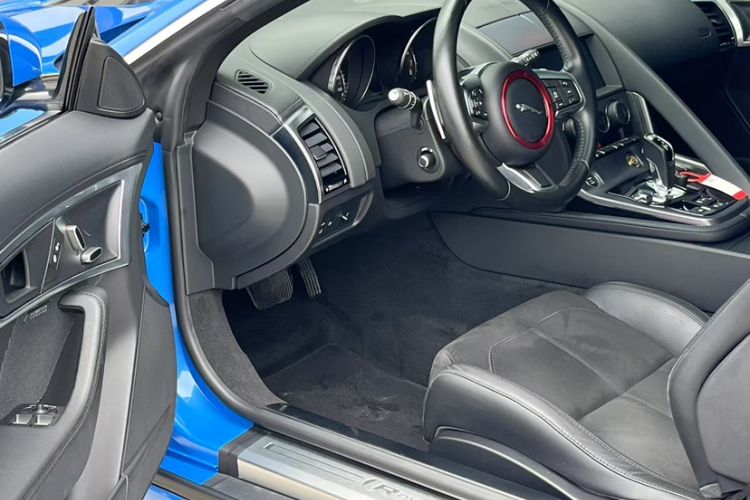 Used Jaguar F-TYPE 2019 2.0T Hardtop Version Interior 3