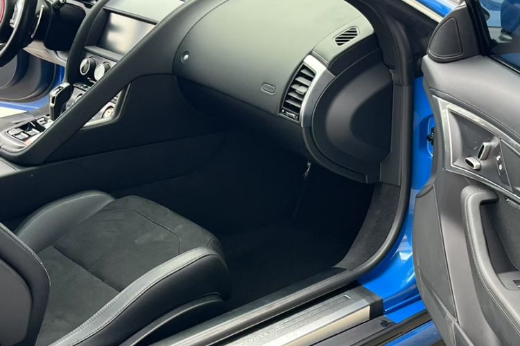 Used Jaguar F-TYPE 2019 2.0T Hardtop Version Interior 4