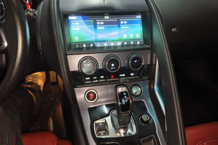 Used Jaguar F-TYPE 2019 2.0T Hardtop Version Audio And AC Panel