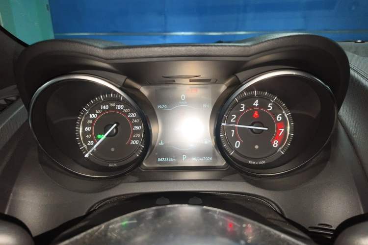 Used Jaguar F-TYPE 2019 2.0T Hardtop Version Instrument Cluster