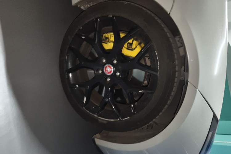 Used Jaguar F-TYPE 2019 2.0T Hardtop Version Right Front Wheel Hub