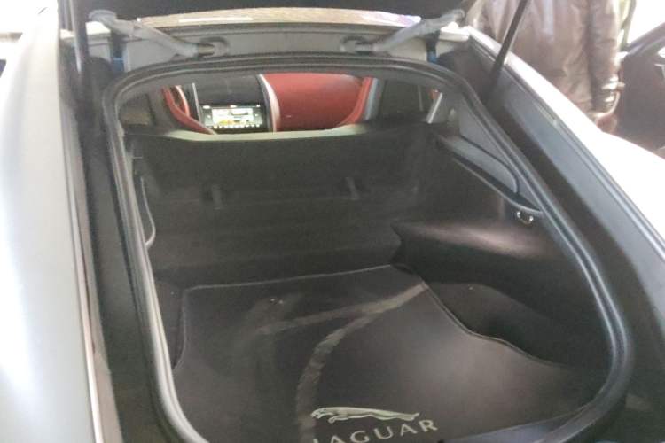 Used Jaguar F-TYPE 2019 2.0T Hardtop Version Trunk