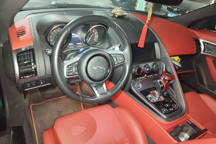 Used Jaguar F-TYPE 2019 2.0T Convertible Edition Center Console