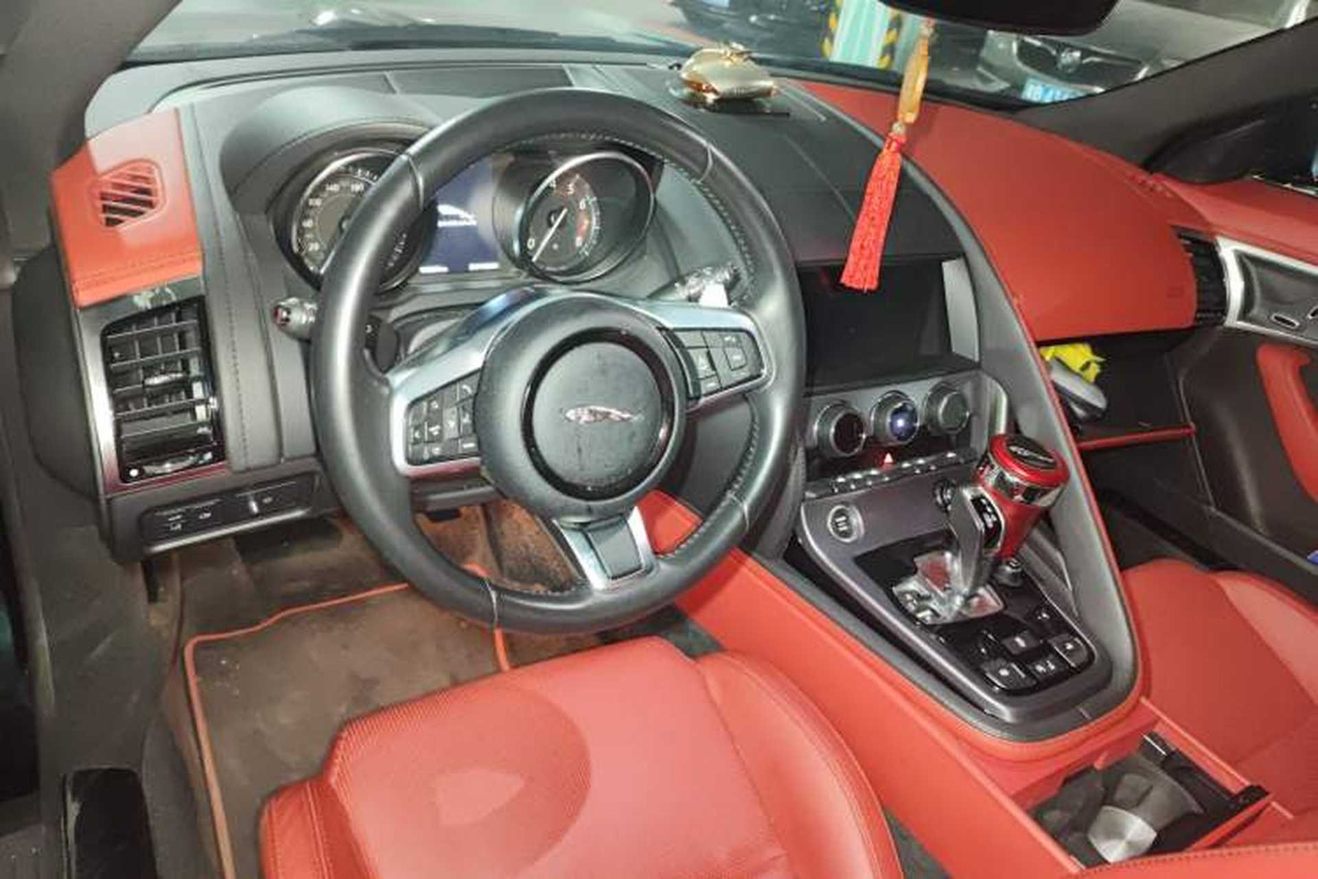 Used Jaguar F-TYPE 2019 2.0T Convertible Edition Center Console