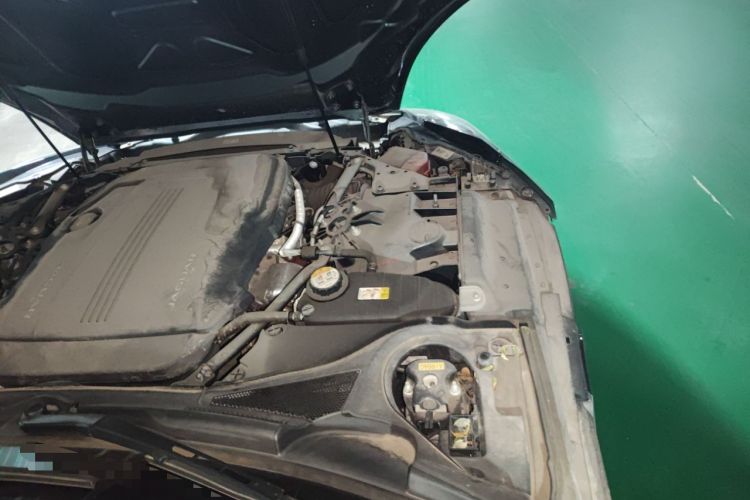 Used Jaguar F-TYPE 2019 2.0T Convertible Edition Engine Bay Left