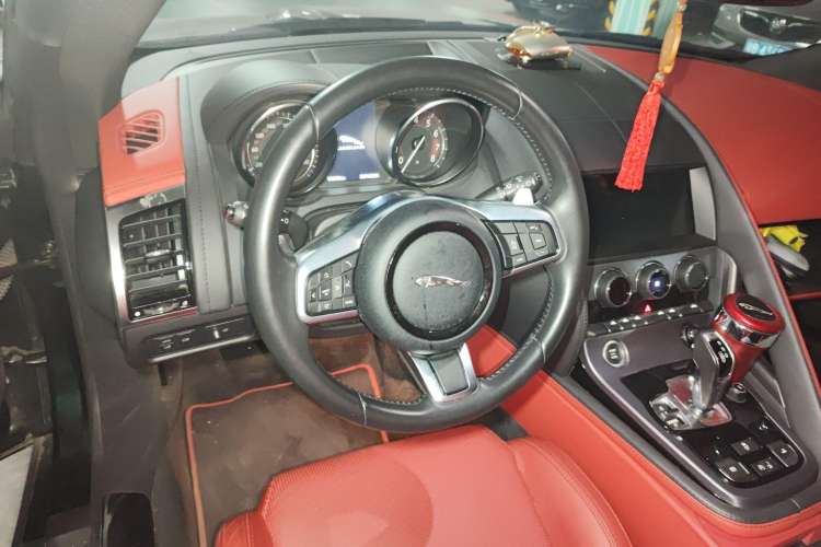 Used Jaguar F-TYPE 2019 2.0T Convertible Edition Steering Wheel