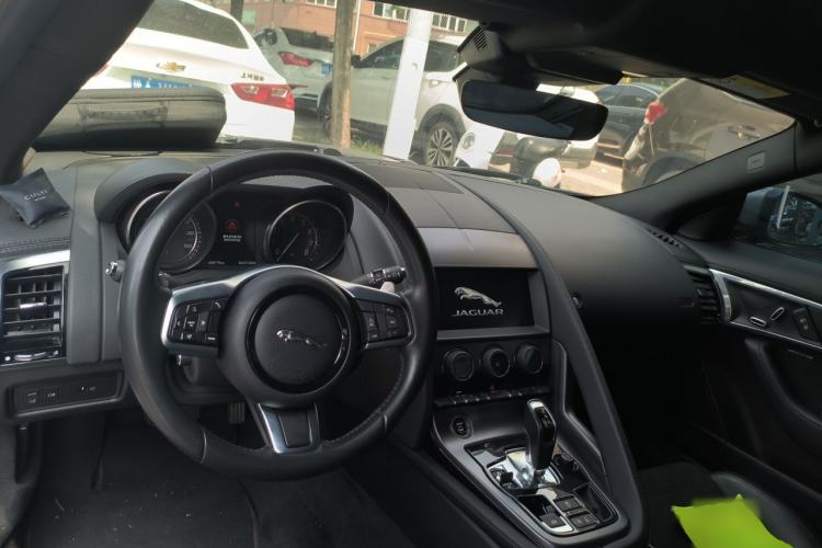 Used Jaguar F-TYPE 2019 2.0T Hardtop Version Center Console