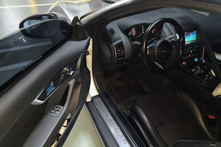 Used Jaguar F-TYPE 2019 2.0T Hardtop Version Driver Seat