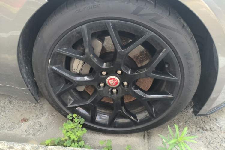 Used Jaguar F-TYPE 2019 2.0T Hardtop Version Right Front Wheel Hub