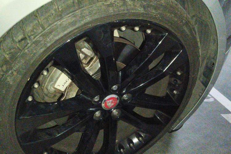 Used Jaguar F-TYPE 2019 2.0T Hardtop Version Right Front Wheel Hub