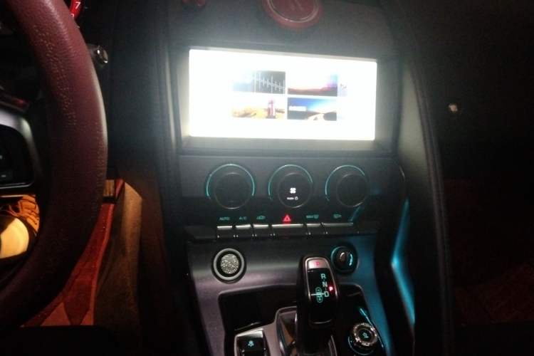 Used Jaguar F-TYPE 2019 2.0T Hardtop Version Audio And AC Panel