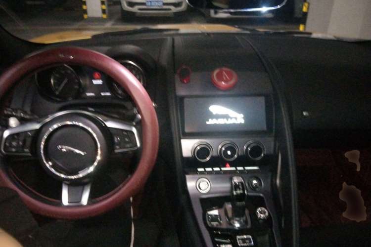 Used Jaguar F-TYPE 2019 2.0T Hardtop Version Center Console