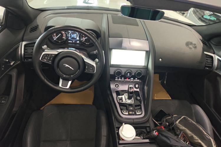 Used Jaguar F-TYPE 2019 2.0T Convertible Edition Center Console
