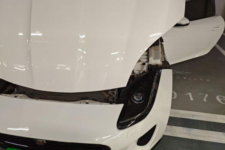 Used Jaguar F-TYPE 2019 3.0 SC Hardtop Version Engine Bay Left