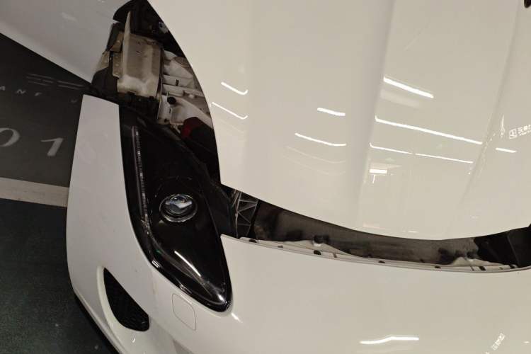 Used Jaguar F-TYPE 2019 3.0 SC Hardtop Version Engine Bay Right