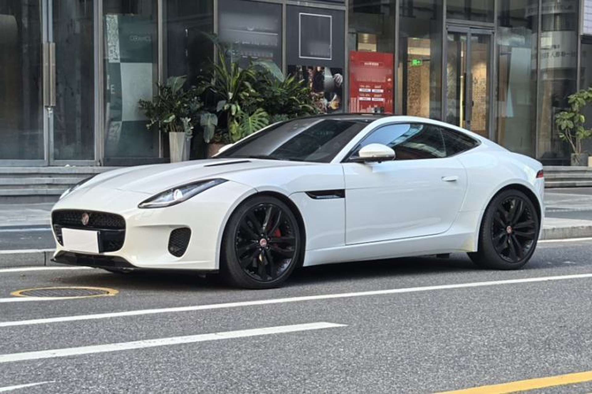 Used Jaguar F-TYPE 2019 2.0T Hardtop Version Front Left 45 Deg
