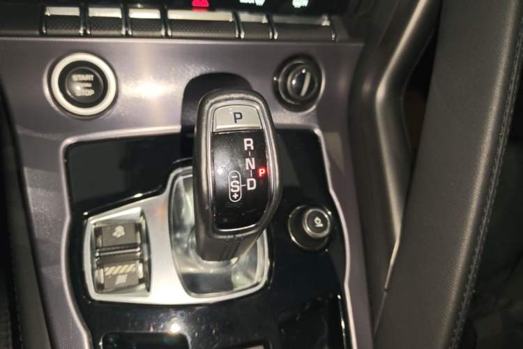 Used Jaguar F-TYPE 2019 2.0T Convertible Edition Gear Lever