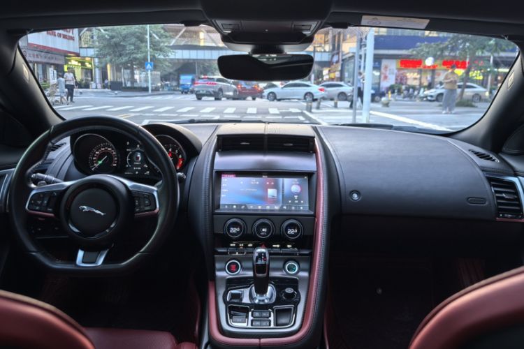 Used Jaguar F-TYPE 2019 2.0T Hardtop Version Interior 2