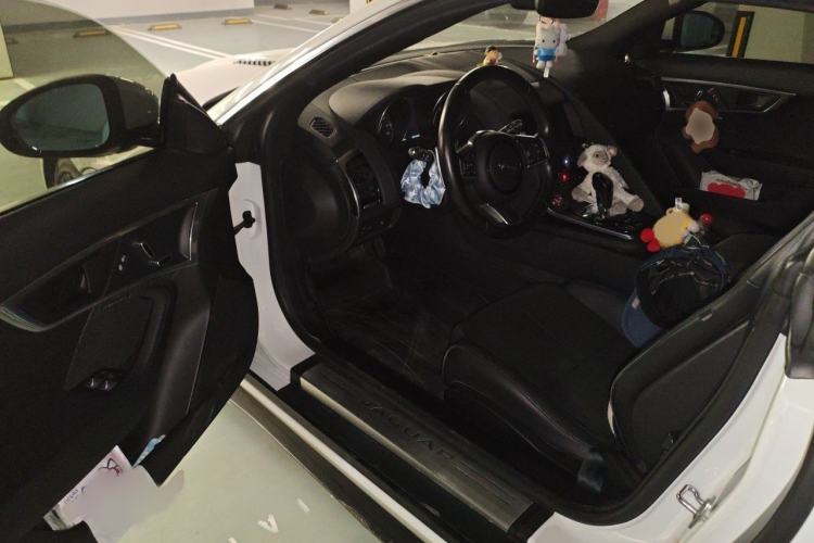 Used Jaguar F-TYPE 2019 3.0 SC Hardtop Version Interior 3
