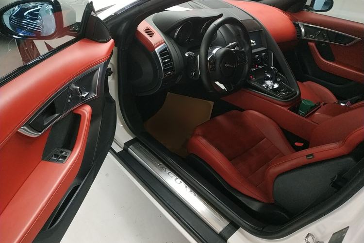 Used Jaguar F-TYPE 2019 2.0T Hardtop Version Interior 3