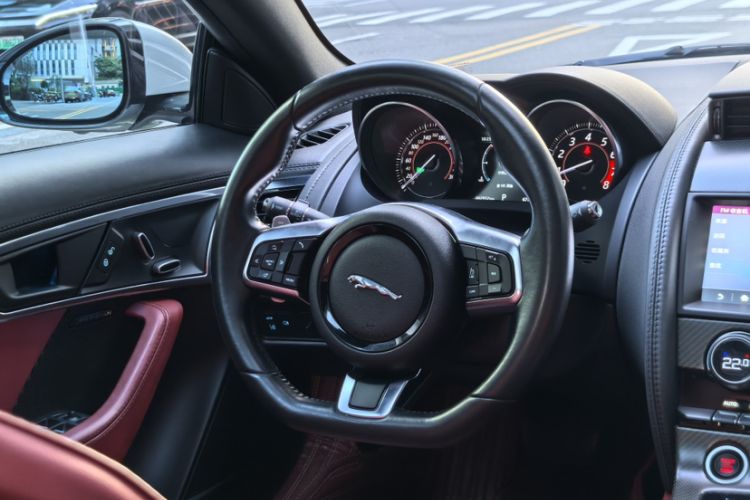 Used Jaguar F-TYPE 2019 2.0T Hardtop Version Interior 4