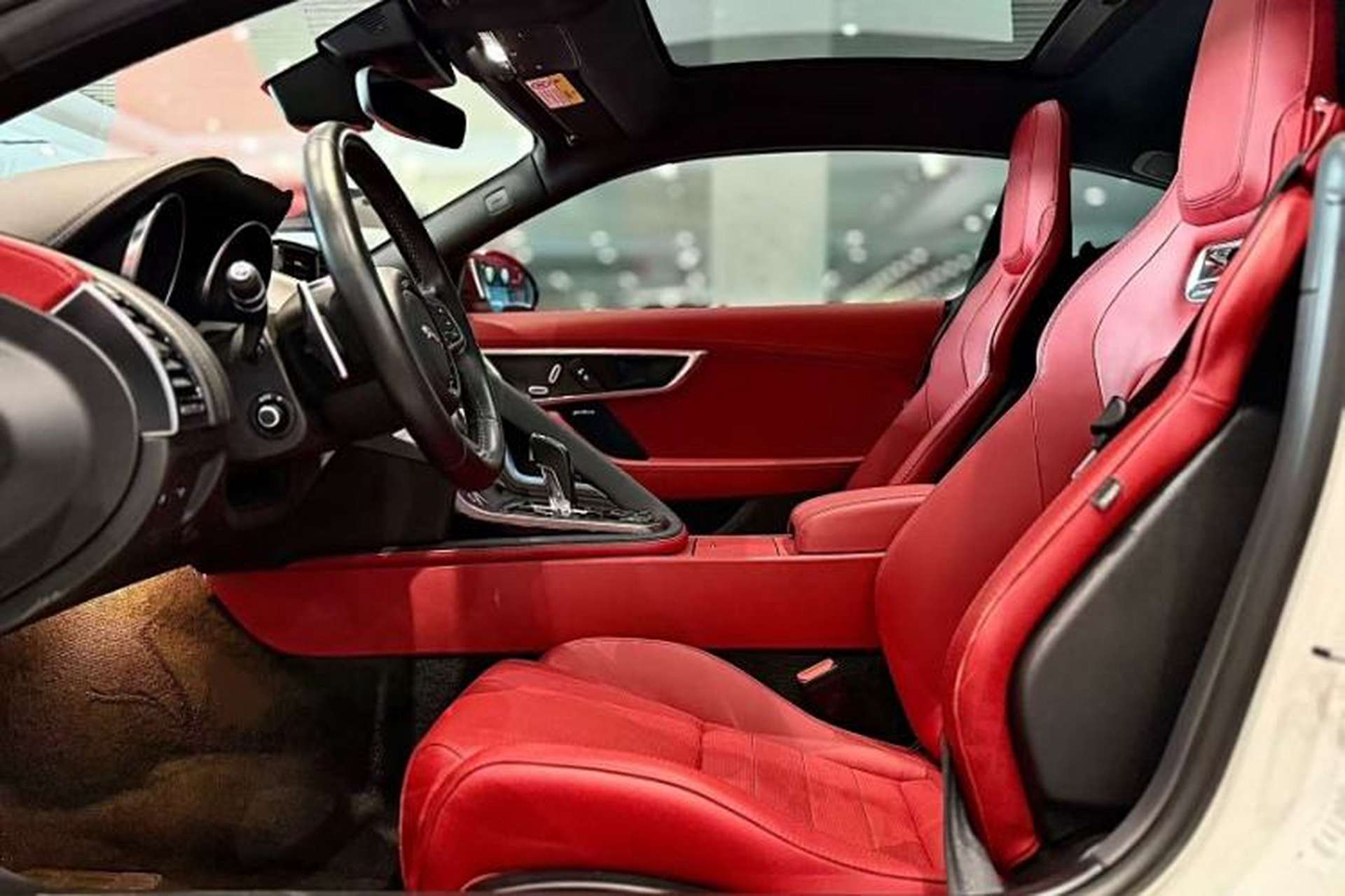 Used Jaguar F-TYPE 2019 2.0T Hardtop Version Interior 4