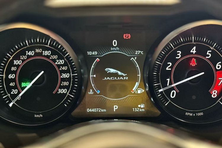 Used Jaguar F-TYPE 2019 2.0T Hardtop Version Odometer Close Up