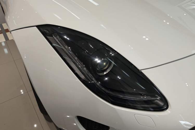 Used Jaguar F-TYPE 2019 2.0T Convertible Edition Right Front Headlight