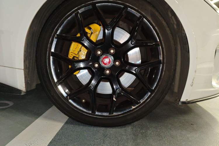 Used Jaguar F-TYPE 2019 3.0 SC Hardtop Version Right Front Wheel Hub