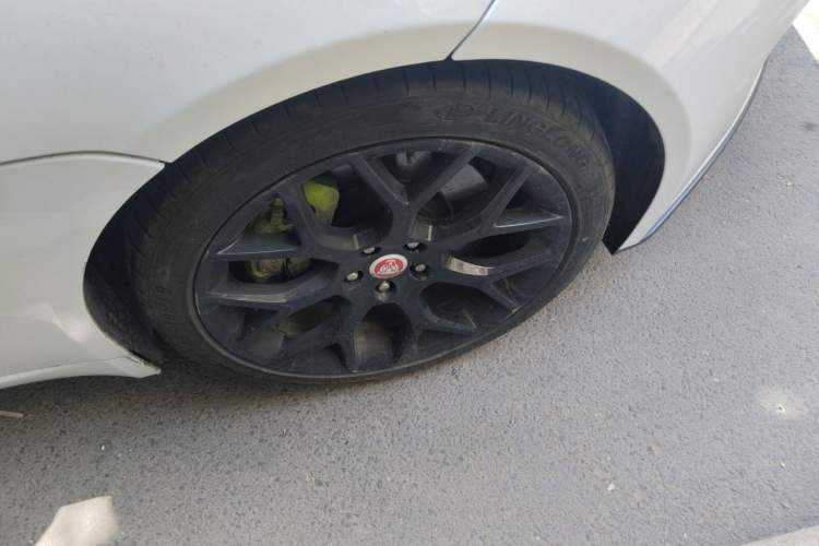 Used Jaguar F-TYPE 2019 2.0T Hardtop Version Right Front Wheel Hub