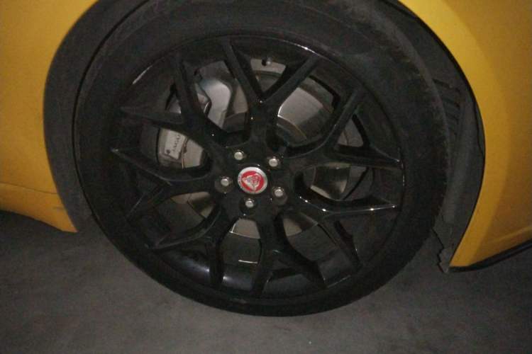 Used Jaguar F-TYPE 2019 2.0T Hardtop Version Right Front Wheel Hub