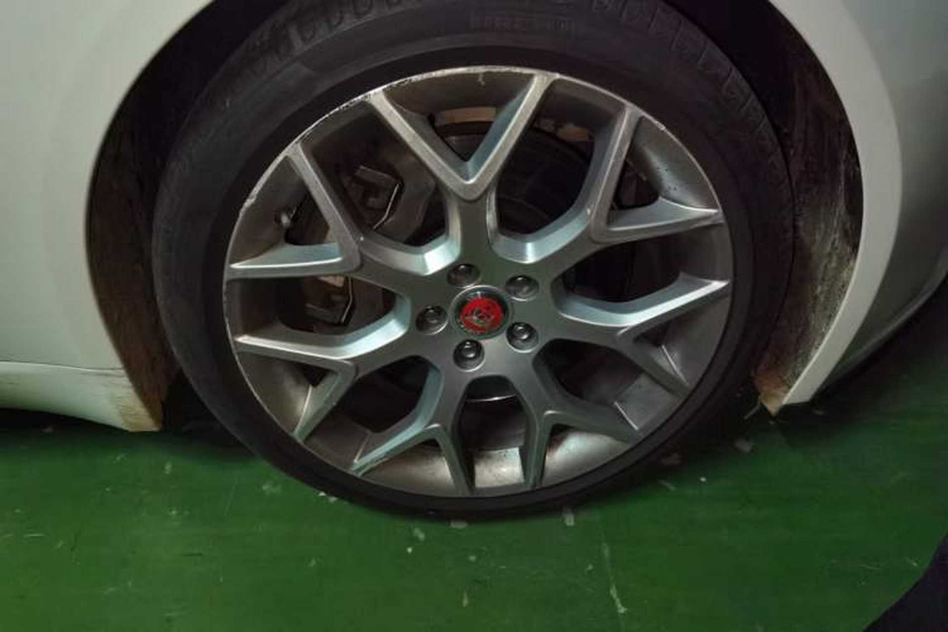 Used Jaguar F-TYPE 2019 2.0T Hardtop Version Right Front Wheel Hub